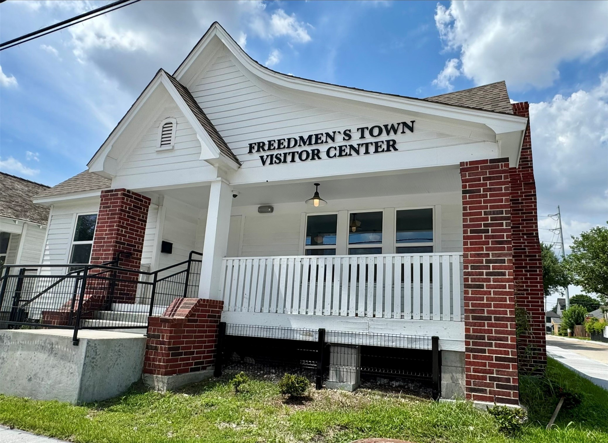 910 Ruthven Street Houston, TX 77019 - Photo 31 of 35 The visitor center off of Cushing for Freemen’s town