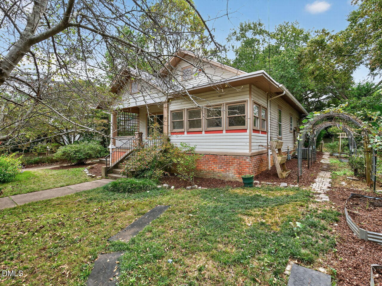 110 Hudson Street Raleigh, NC 27608 - Photo 3 of 27 003-1280x960-photo