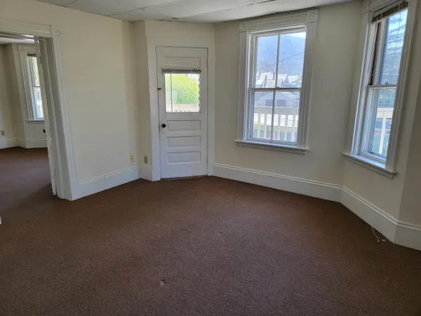 $1,250,000 | 5-9 Merchant Street, North Walpole, NH 03609