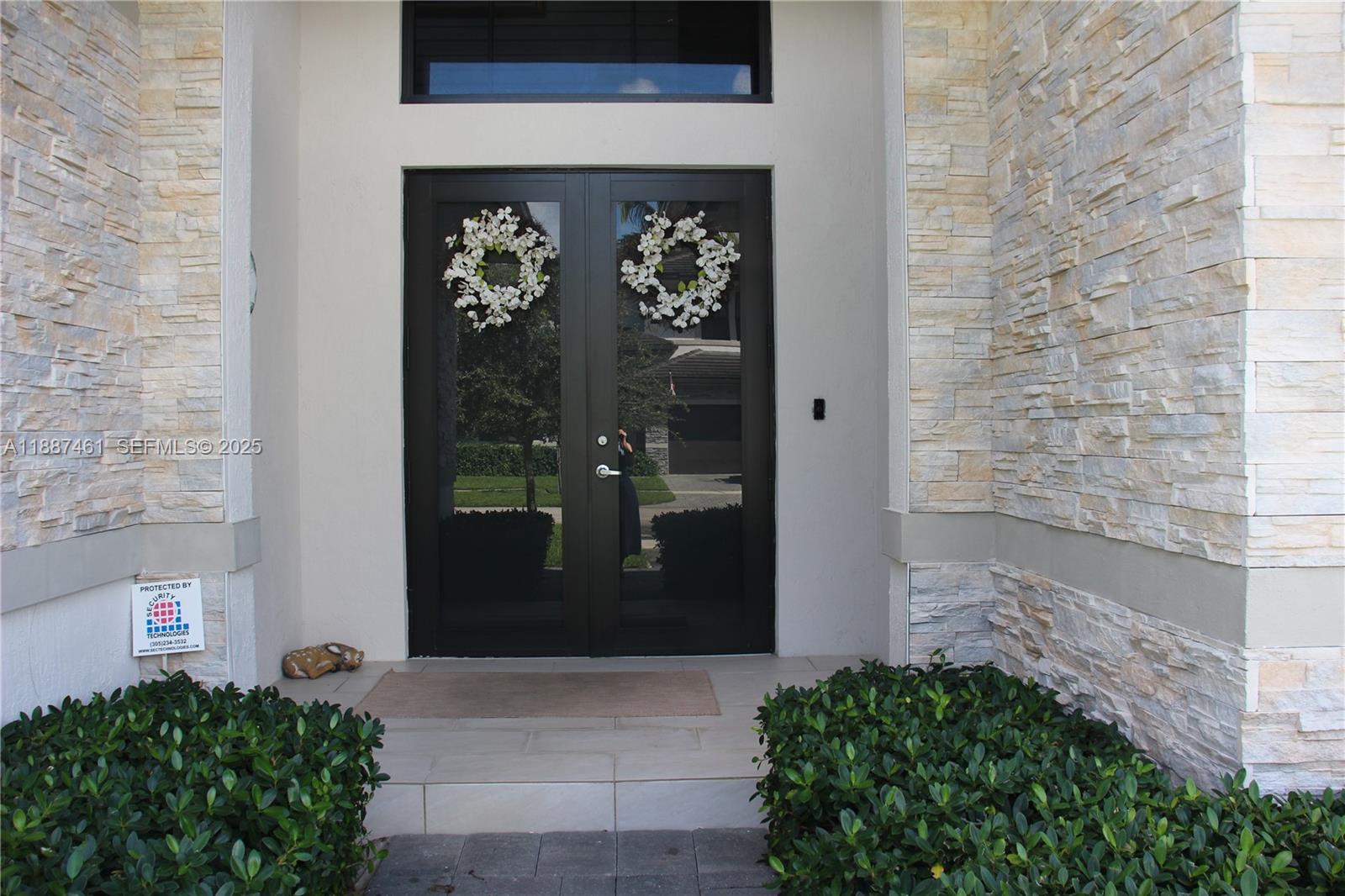 8904 Southwest 69th Trail Miami, FL 33173 - Photo 2 of 42 a front view of a house