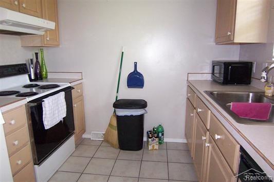 4652 Shattuck Road Saginaw, MI 48603 - Photo 4 of 12 31225120-3.JPG