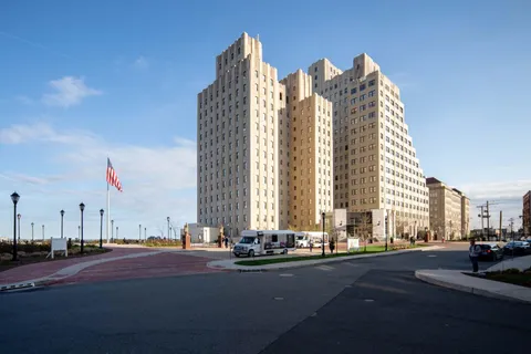 $570,000 | 4 Beacon Way, Unit 502, Jersey City, NJ 07304