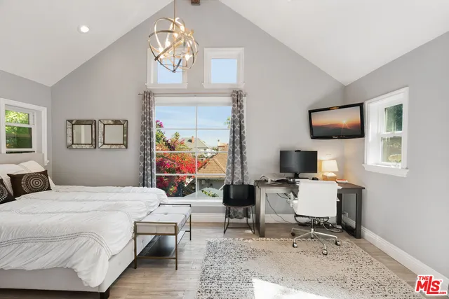 $10,000 | 1551 South Ogden Drive, Los Angeles, CA 90019