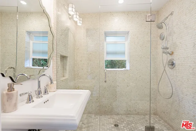 $10,000 | 1551 South Ogden Drive, Los Angeles, CA 90019