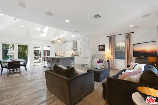 $10,000 | 1551 South Ogden Drive, Los Angeles, CA 90019