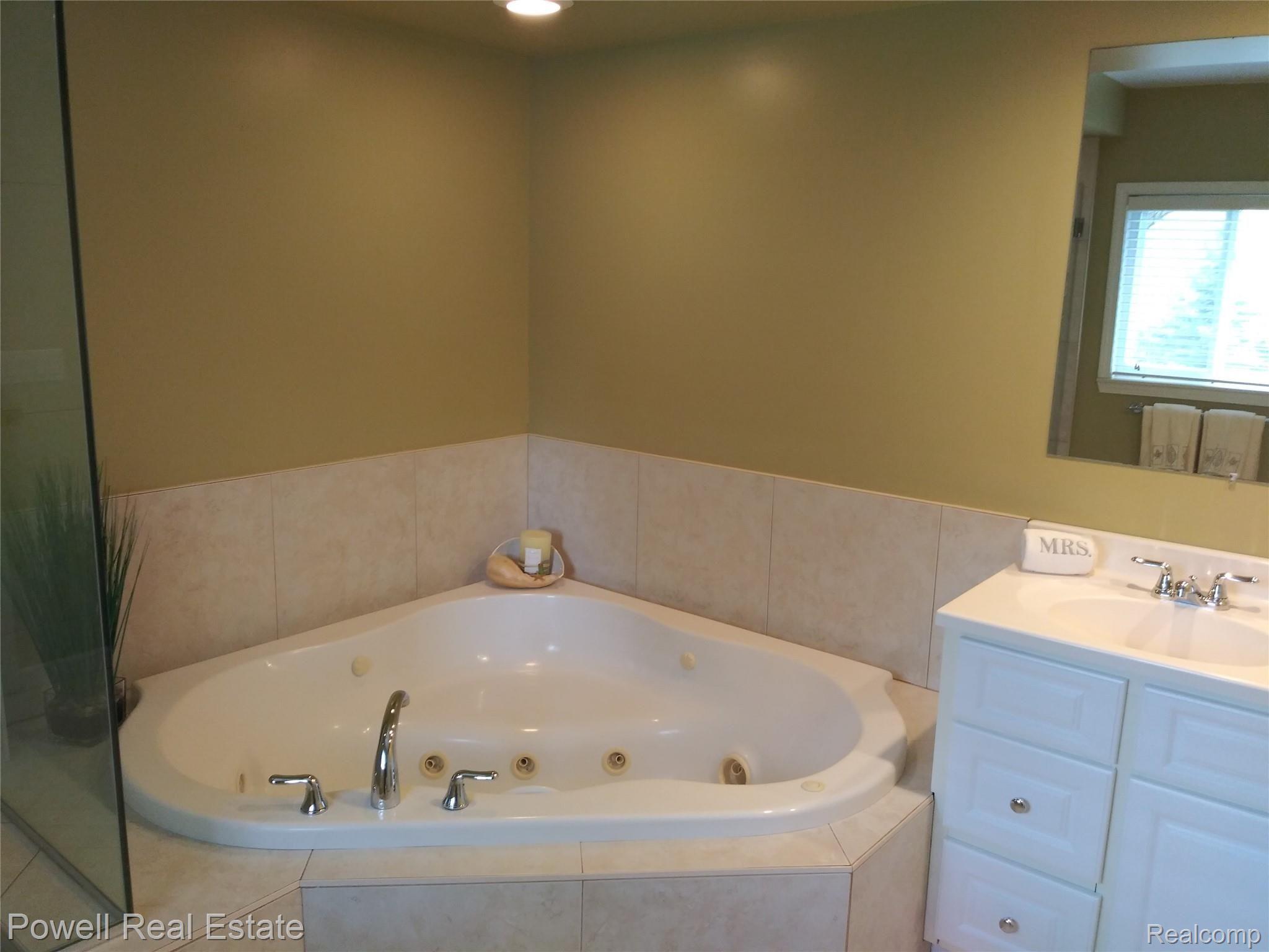 3054 Hessel Avenue Rochester, MI 48307 - Photo 23 of 32 20210508_152903.jpg