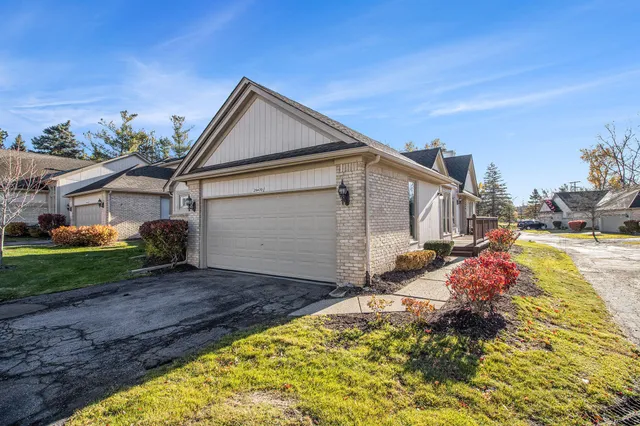 $269,900 | 29470 Cove Creek Lane, Farmington Hills, MI 48334