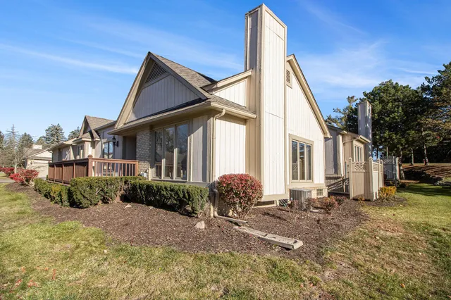 $269,900 | 29470 Cove Creek Lane, Farmington Hills, MI 48334