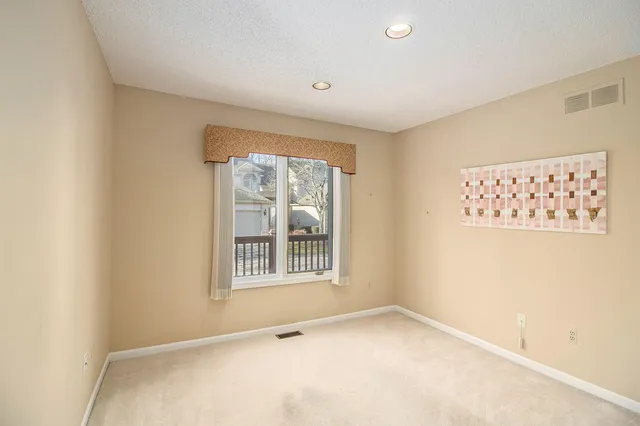 $269,900 | 29470 Cove Creek Lane, Farmington Hills, MI 48334