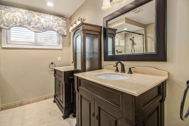 $269,900 | 29470 Cove Creek Lane, Farmington Hills, MI 48334