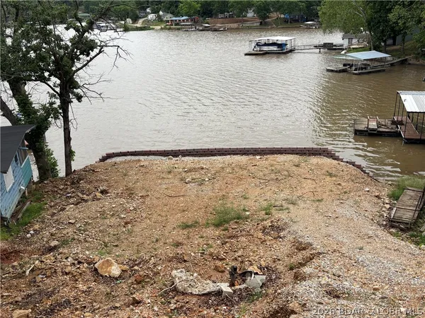 $179,900 | 62 Dewing Drive, Edwards, MO 65326