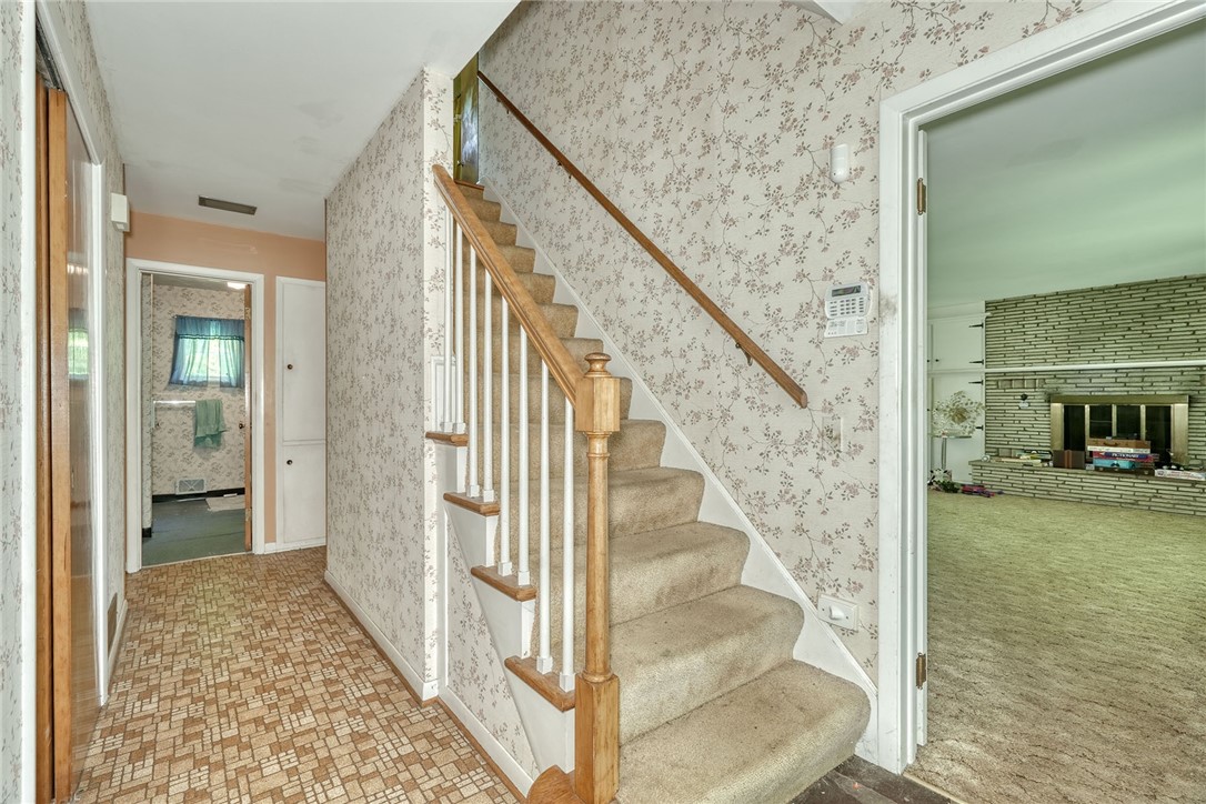 296 Kirk Road Greece, NY 14612 - Photo 4 of 46