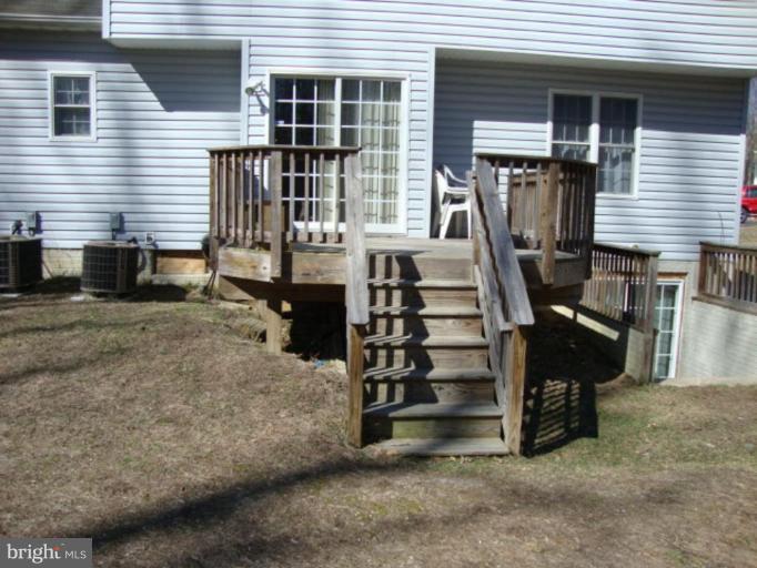 9156 Mullen Road King George, VA 22485 - Photo 18 of 29 Deck