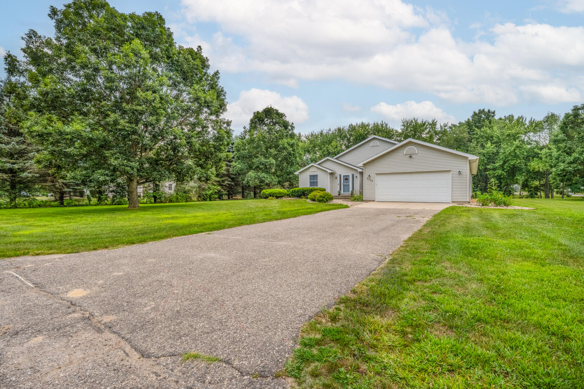 5324 Becht Road Coloma, MI 49038 - Photo 2 of 27 Driveway