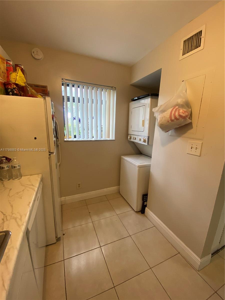 Gardens North Condominium Pompano Beach, FL 33069 - Photo 11 of 31 a kitchen with a sink and a refrigerator