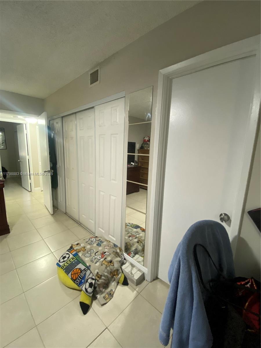 Gardens North Condominium Pompano Beach, FL 33069 - Photo 16 of 31 a living room with furniture