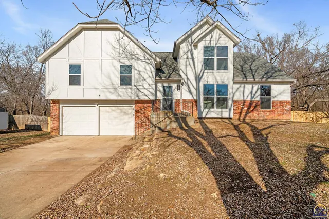$379,900 | 3104 Southeast Pisces Avenue, Topeka, KS 66605