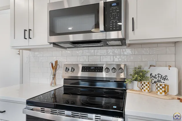 $379,900 | 3104 Southeast Pisces Avenue, Topeka, KS 66605