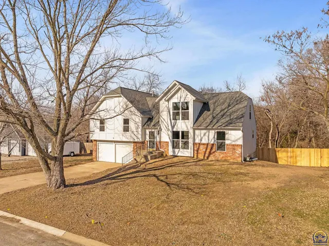 $379,900 | 3104 Southeast Pisces Avenue, Topeka, KS 66605