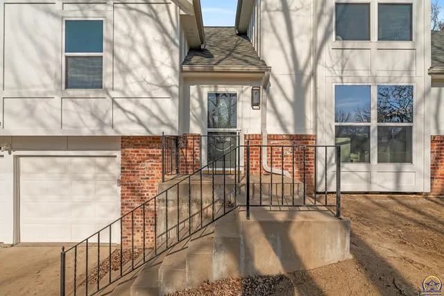 $379,900 | 3104 Southeast Pisces Avenue, Topeka, KS 66605