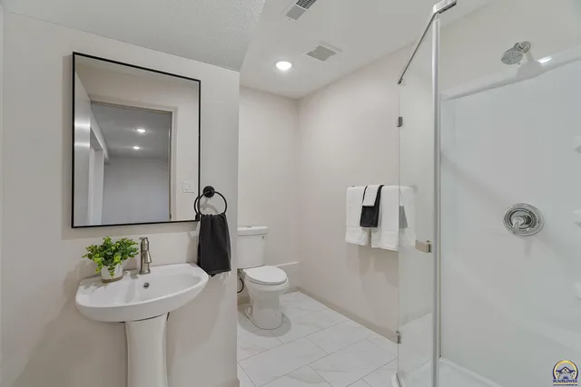 $379,900 | 3104 Southeast Pisces Avenue, Topeka, KS 66605