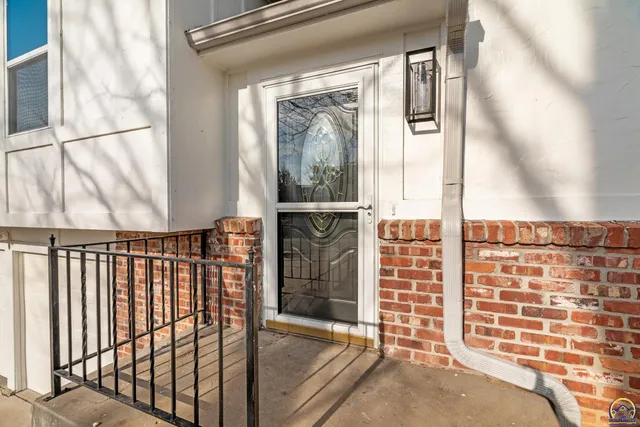 $379,900 | 3104 Southeast Pisces Avenue, Topeka, KS 66605