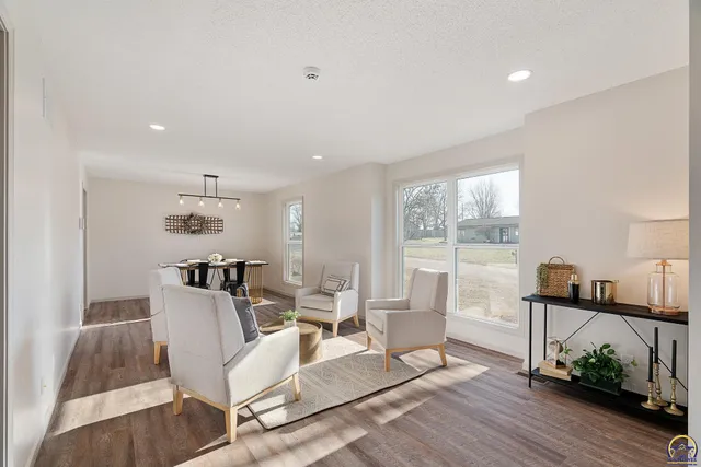 $379,900 | 3104 Southeast Pisces Avenue, Topeka, KS 66605