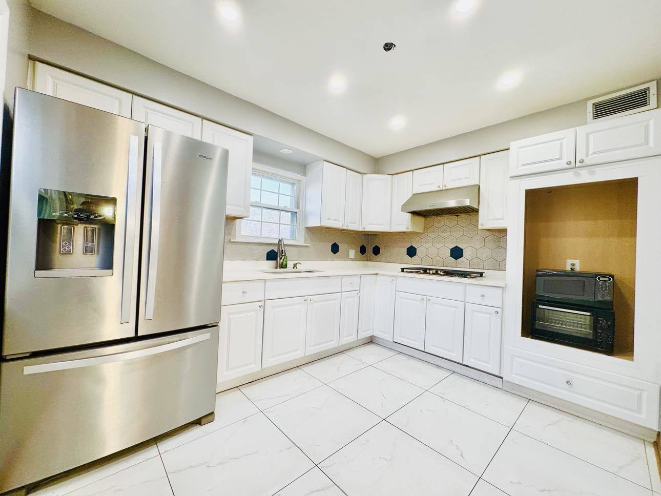 225 North Church Road Bensenville, IL 60106 - Photo 9 of 37 Gallery Image 9