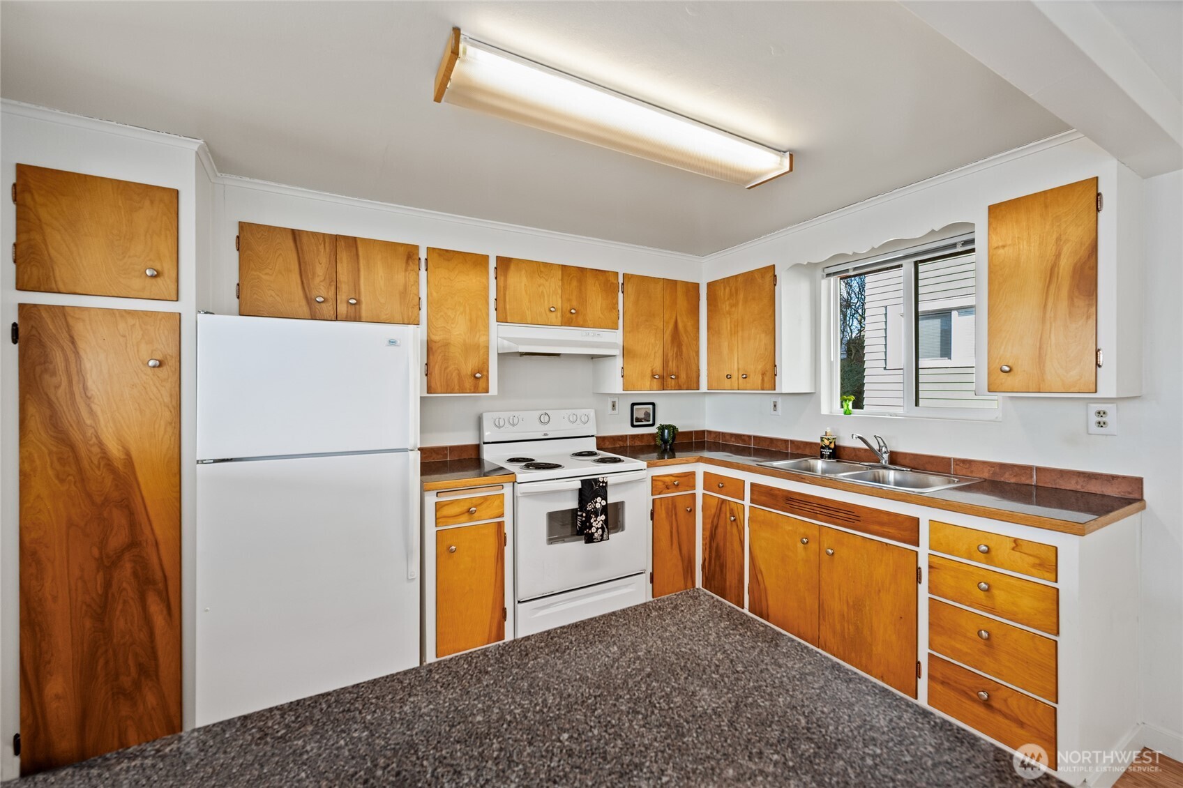 2112 Rucker Avenue, Unit 6 Everett, WA 98201 - Photo 9 of 19 Gallery Image 9