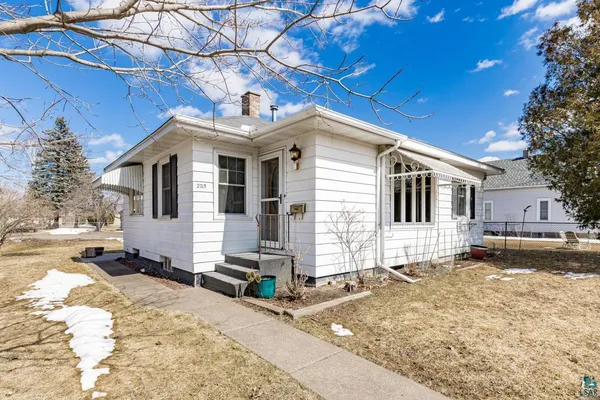 $220,000 | 2715 East 6th Street, Superior, WI 54880
