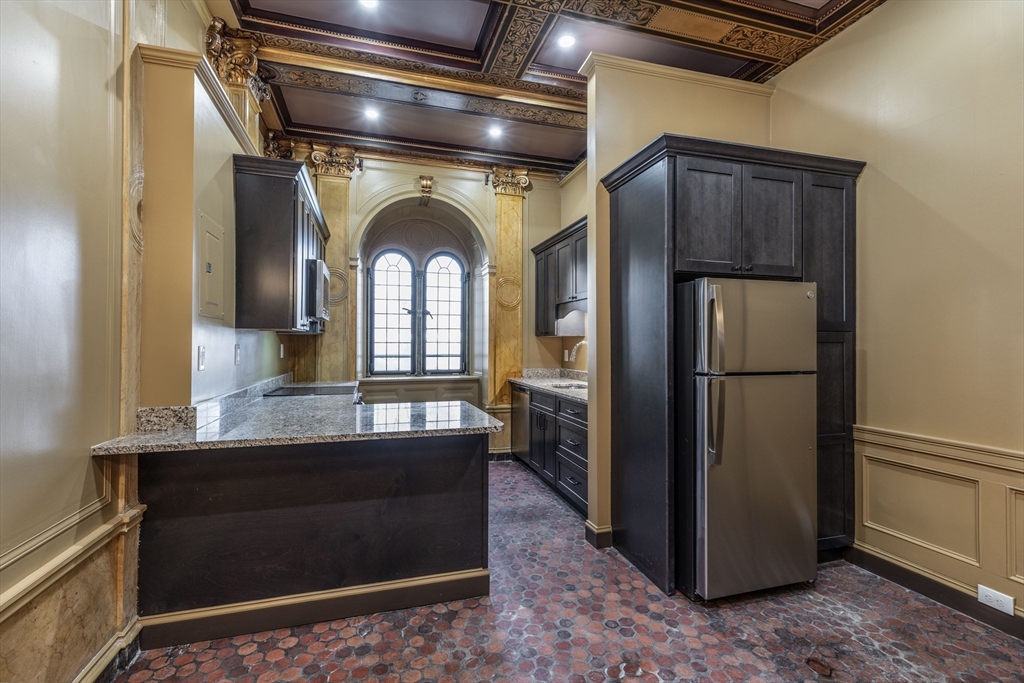 107 Beacon Street, Unit 3 Boston, MA 02116 - Photo 22 of 26 a kitchen with refrigerator and window