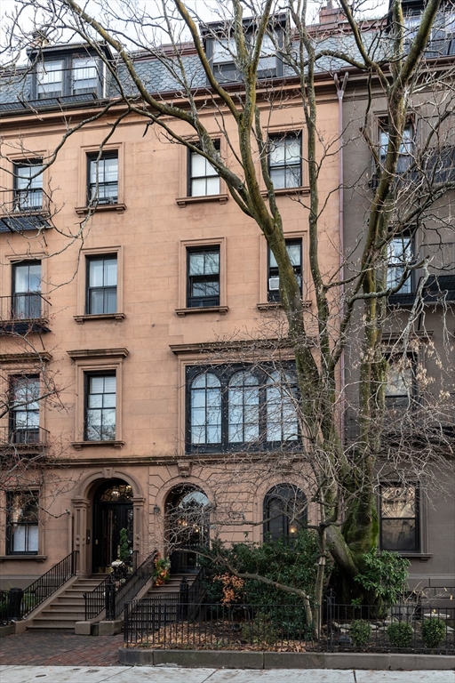 107 Beacon Street, Unit 3 Boston, MA 02116 - Photo 24 of 26 a front view of a residential apartment building with a yard