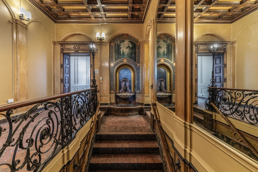 107 Beacon Street, Unit 3 Boston, MA 02116 - Photo 10 of 26 a view of a entryway with stairs