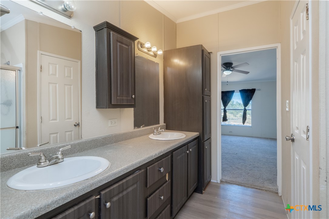 1007 County Road 773 Devine, TX 78016 - Photo 15 of 30