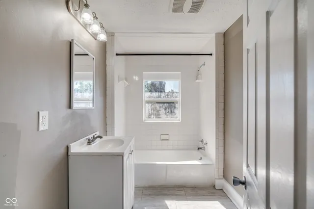 $275,000 | 717 North Grant Avenue, Indianapolis, IN 46201