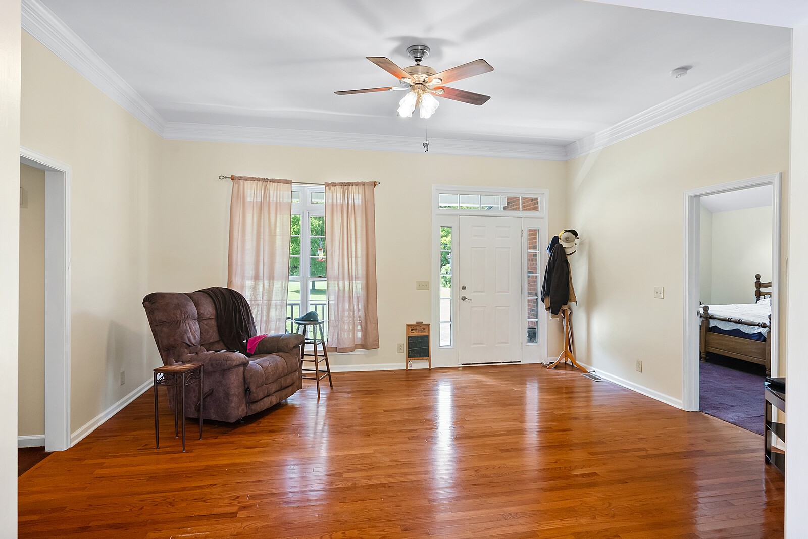 6159 H B Lee Road Springfield, TN 37172 - Photo 4 of 28 a living room with furniture and wooden floor