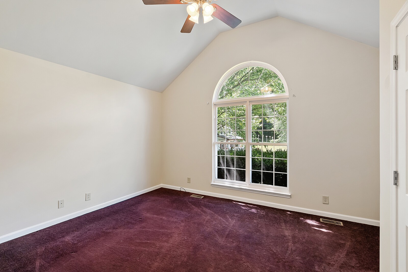 6159 H B Lee Road Springfield, TN 37172 - Photo 8 of 28 an empty room with a window