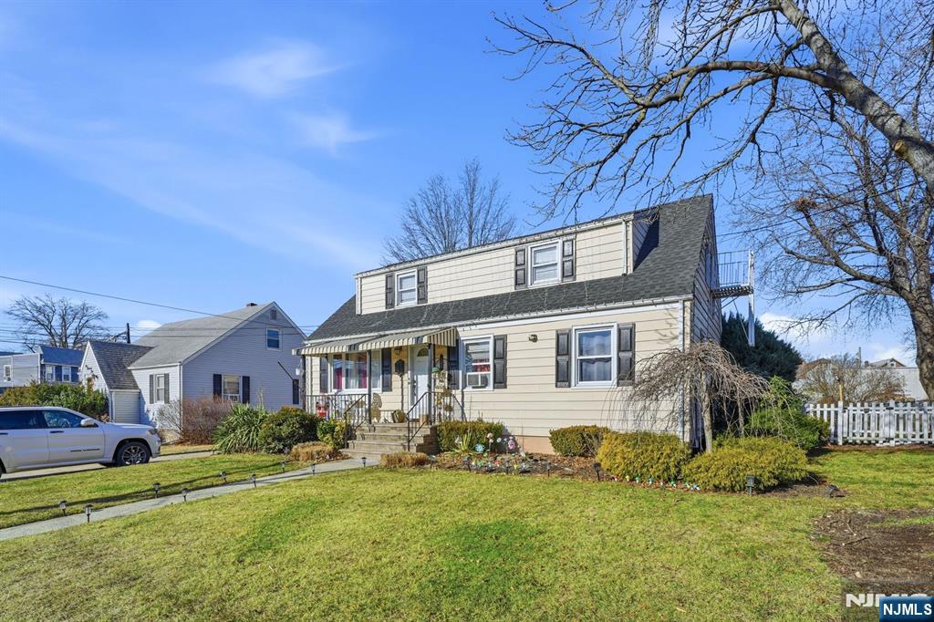 111 East 10th Street Linden, NJ 07036 - Photo 34 of 39 a front view of a house with a yard