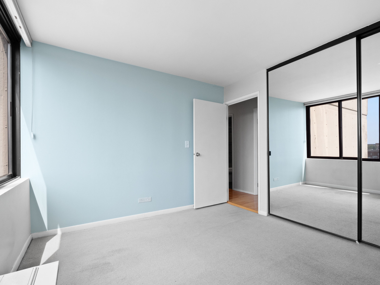 2754 North Hampden Court, Unit 708 Chicago, IL 60614 - Photo 16 of 27 a bedroom with a bed and a window