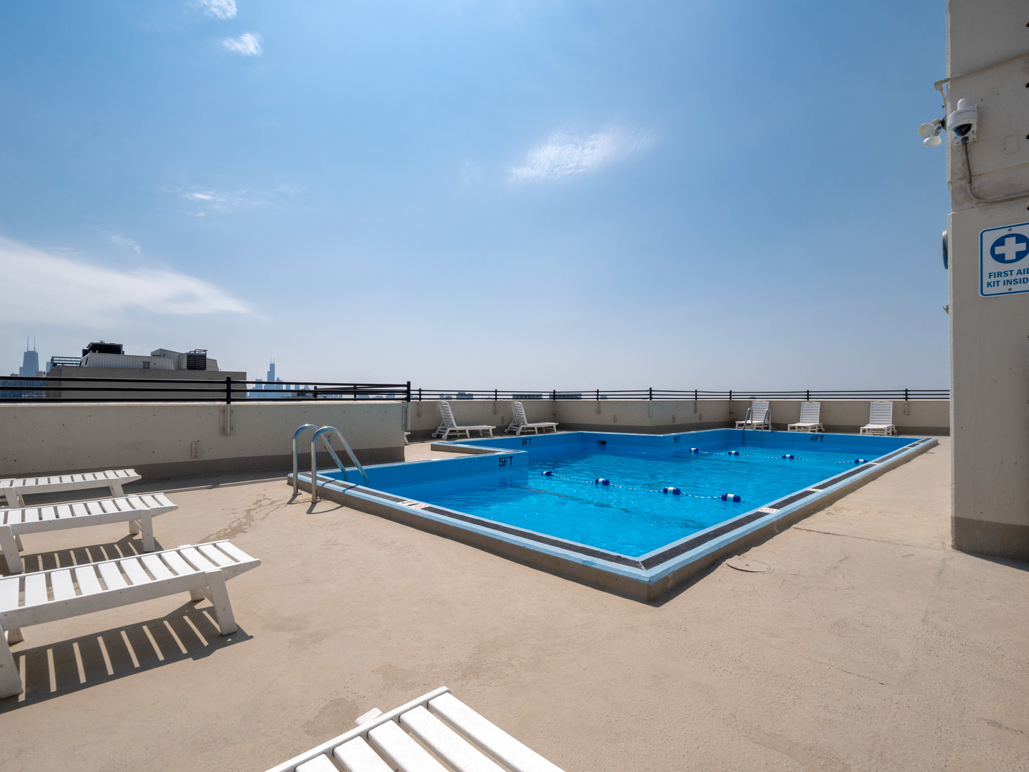 2754 North Hampden Court, Unit 708 Chicago, IL 60614 - Photo 21 of 27 a view of a living room