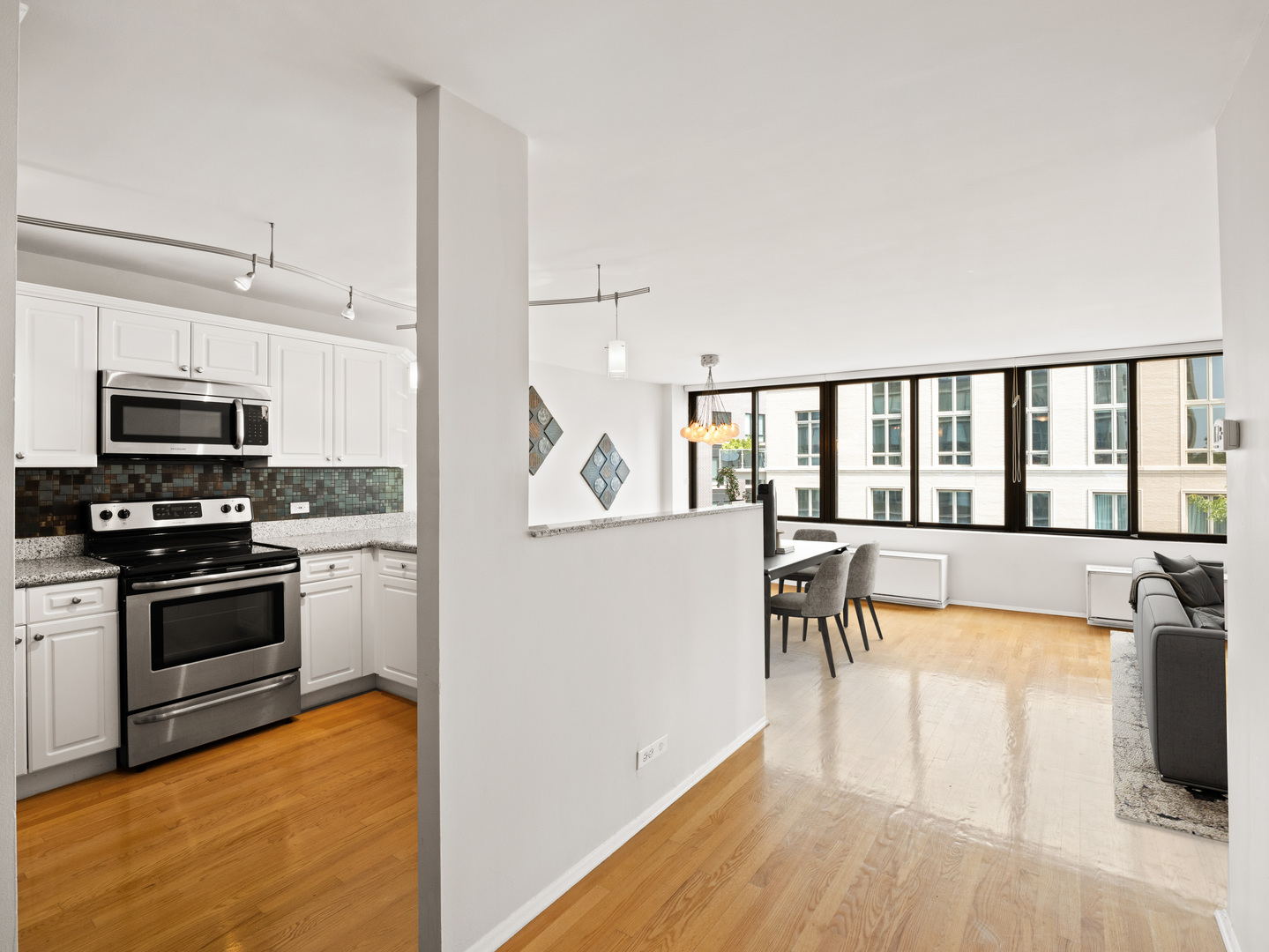 2754 North Hampden Court, Unit 708 Chicago, IL 60614 - Photo 5 of 27 a view of a kitchen with microwave and wooden floor