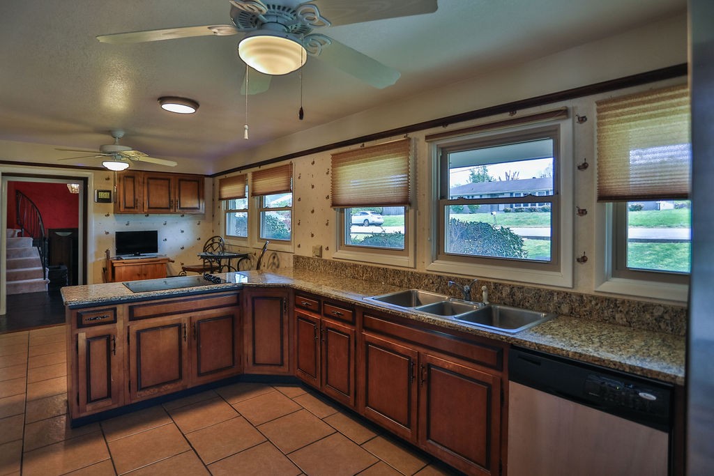 305 Myers Terrace Carthage, TN 37030 - Photo 4 of 75 a kitchen with lots of counter top space