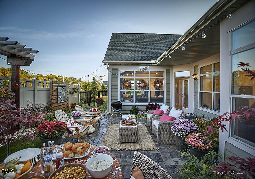 1005 Bridgeforth Lane Chapel Hill, NC 27517 - Photo 8 of 8 Courtyard