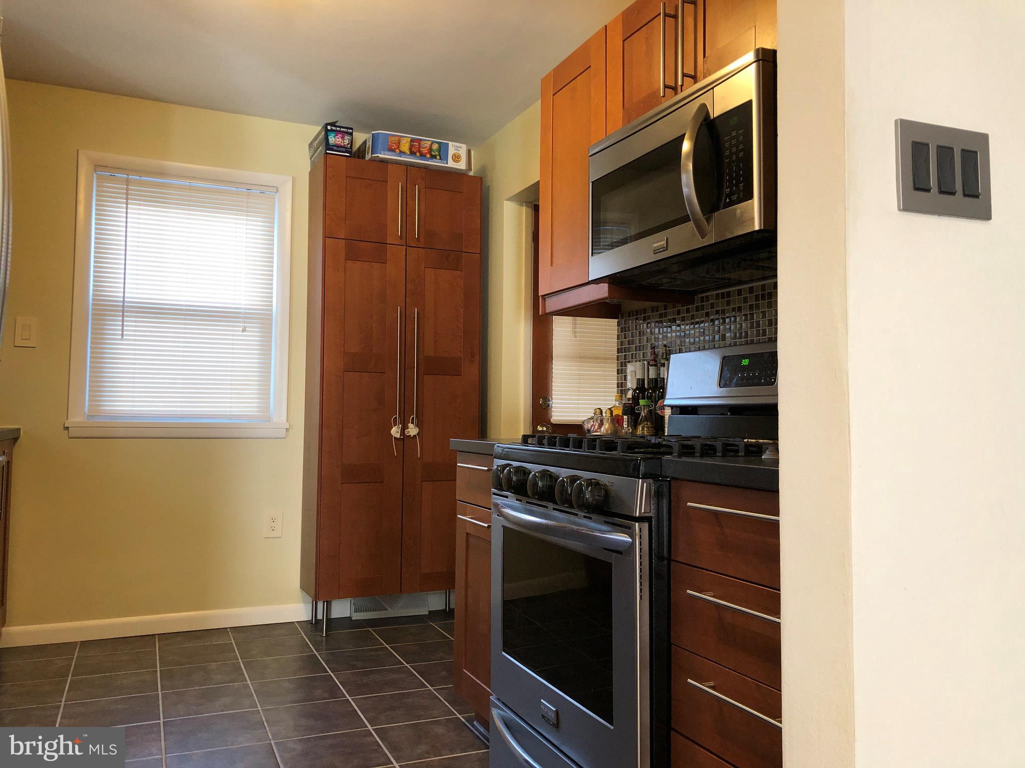 409 Devon Road York, PA 17403 - Photo 4 of 26 Gallery Image 4