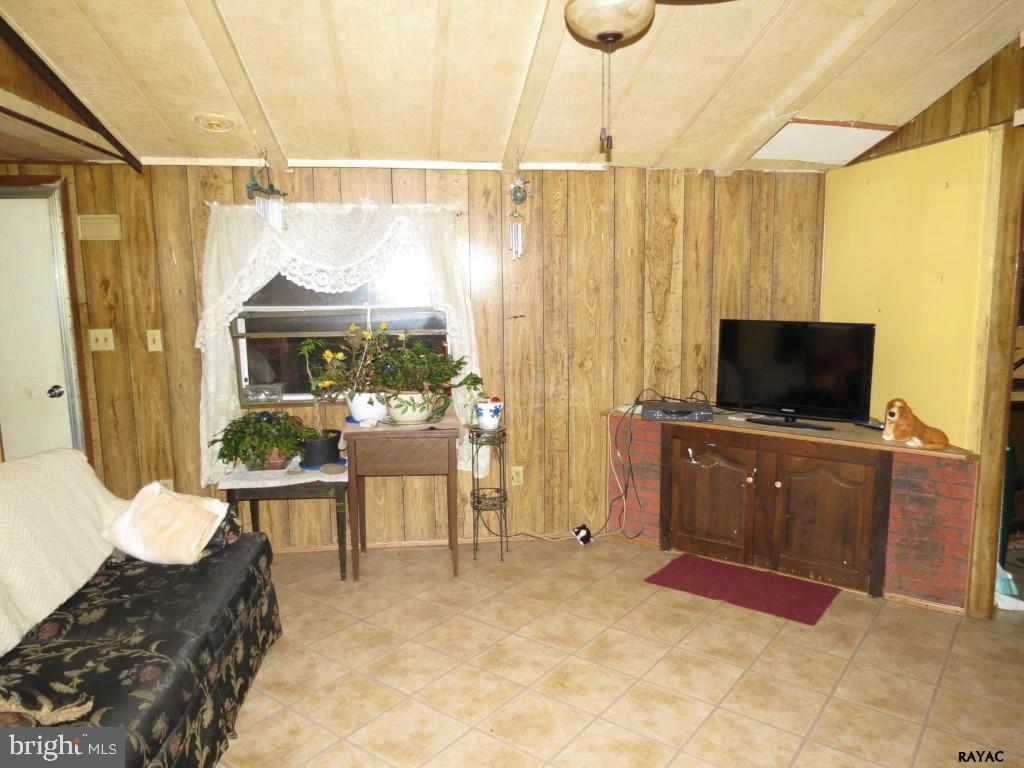5111 Nursery Road Dover, PA 17315 - Photo 7 of 23 Gallery Image 7
