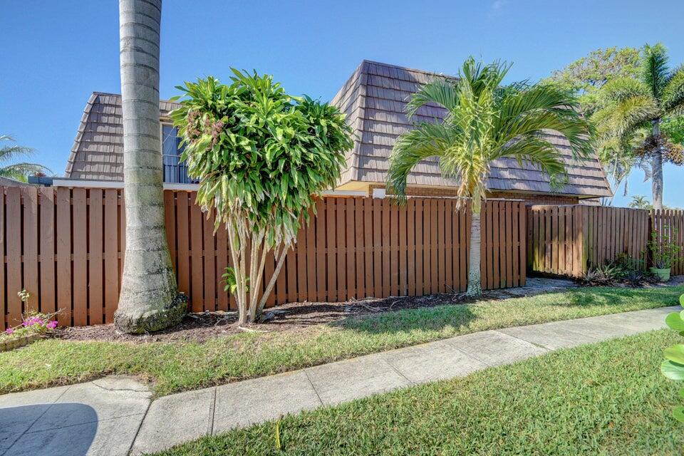 562 Springdale Circle, Unit 56B Palm Springs, FL 33461 - Photo 2 of 8 562 springdale