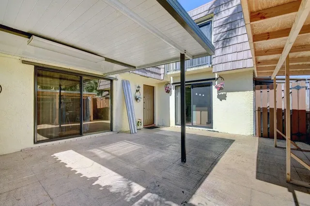 $2,600 | 562 Springdale Circle, Unit 56B, Palm Springs, FL 33461