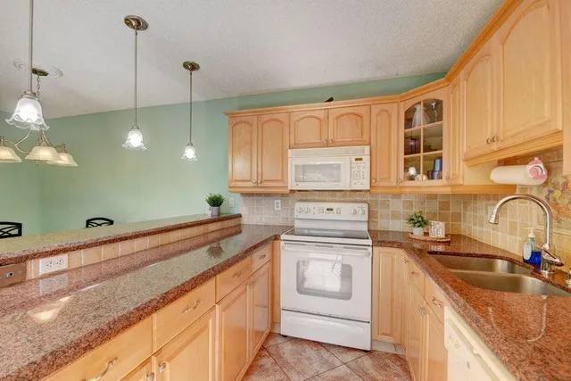 $2,600 | 562 Springdale Circle, Unit 56B, Palm Springs, FL 33461