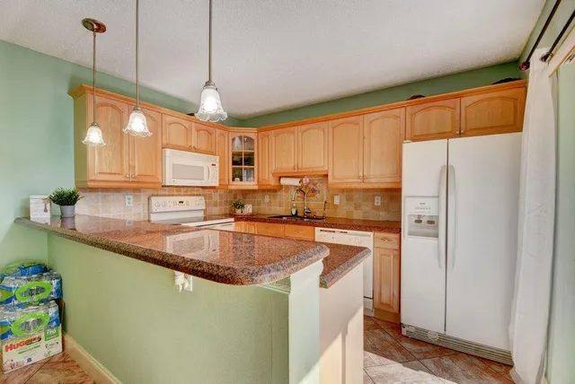 $2,600 | 562 Springdale Circle, Unit 56B, Palm Springs, FL 33461