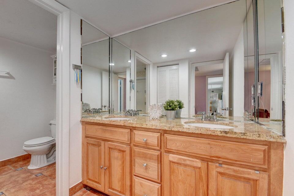 562 Springdale Circle, Unit 56B Palm Springs, FL 33461 - Photo 8 of 8 562bath2